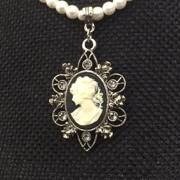 Vtg.15”W/3”FreshwaterCultured White Pearl&CameoPdt - Picture 2 of 14